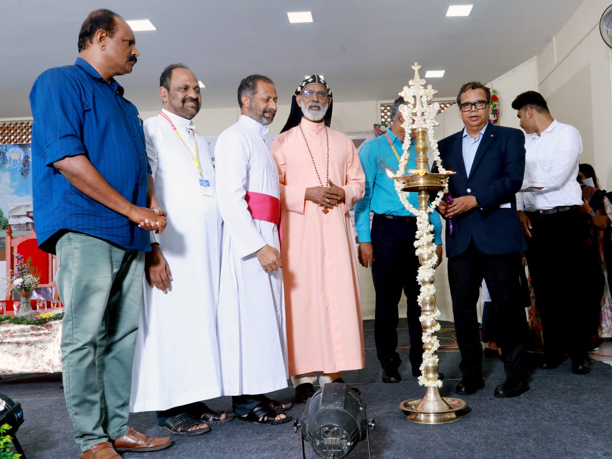  മാർ ഈവാനിയോസ് ലോ കോളേജിൽ കോഴ്സുകളുടെ ഉദ്ഘാടനം 